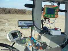 EZ-Boom v kabině traktoru s počítačem Amatron (zobrazeno 323x)